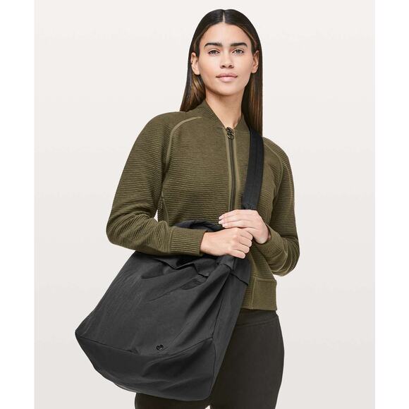 Lululemon On My Level Bag *19L Black Gym Workout Yoga Tote A42 - Picture 2 of 14